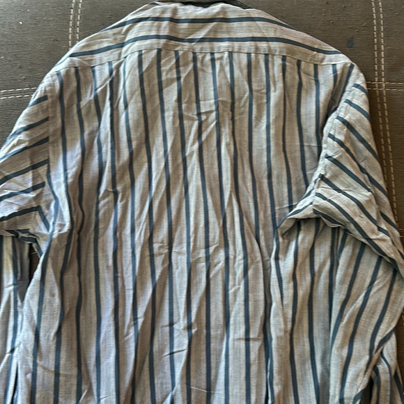 Vintage 80’s Shirt. Button-up and in good shape. Size L - Picture 4 of 4